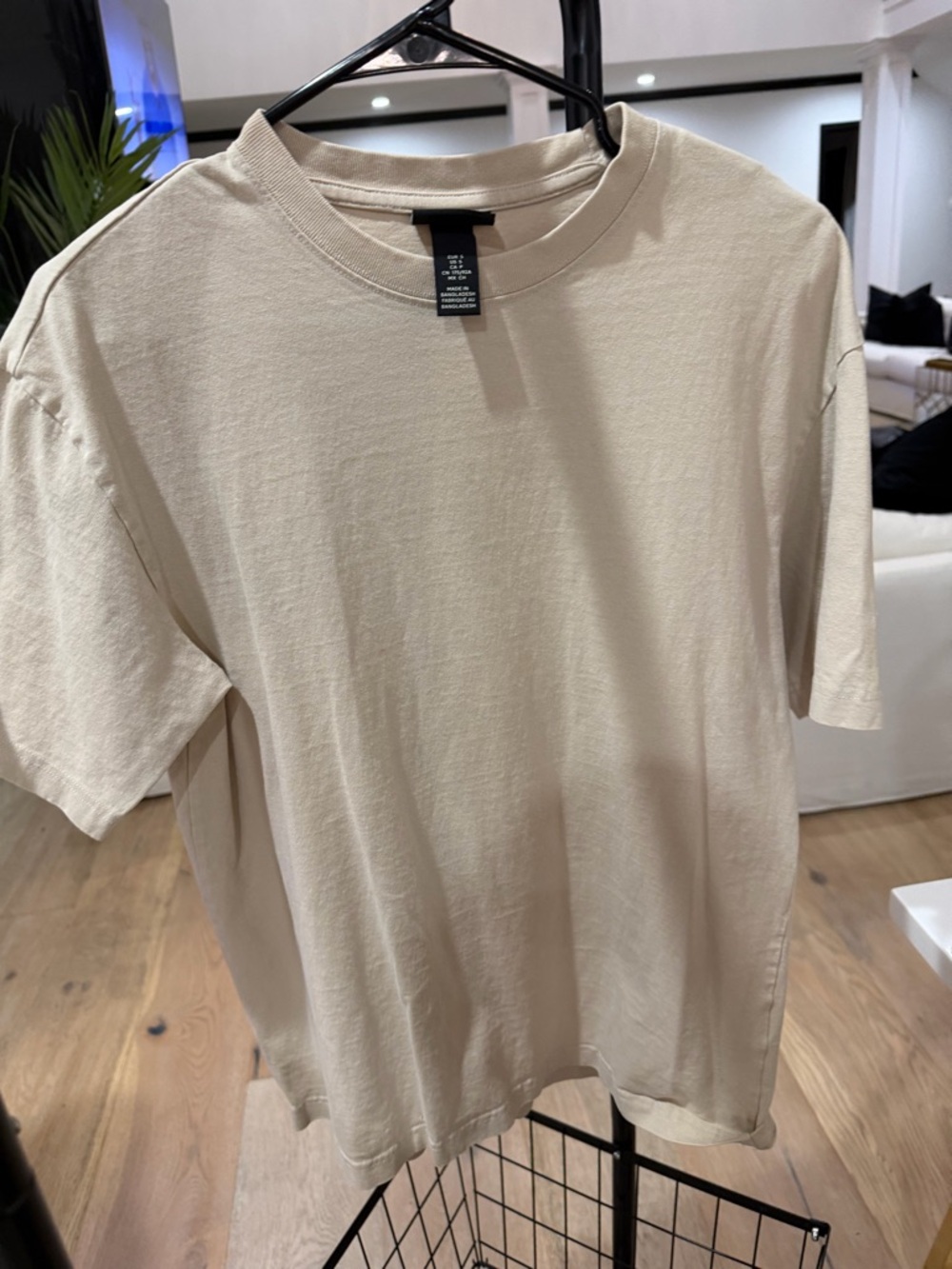 H&M Men's Short Sleeve Crew Neck T-Shirt in Beige